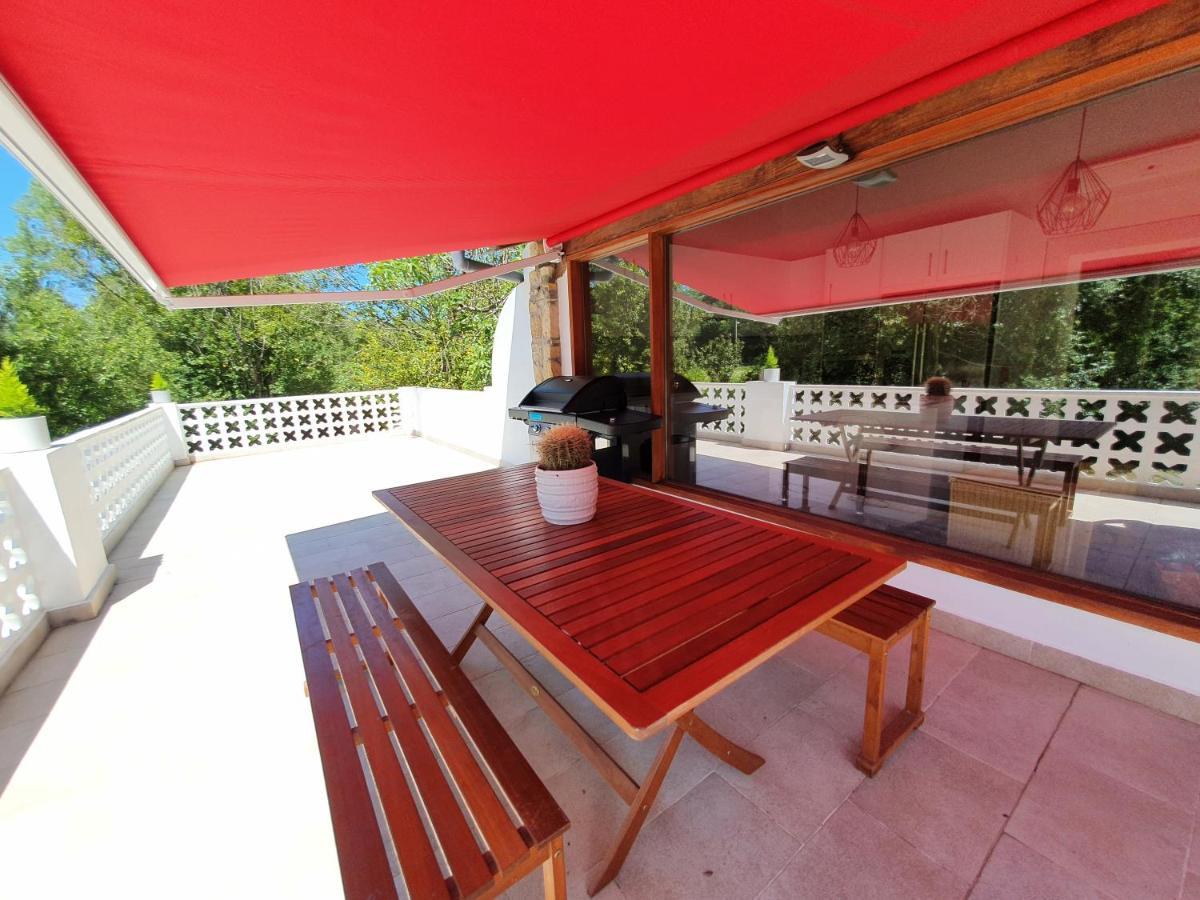 Dreams And Friends On The Coast Of Bilbao. Villa