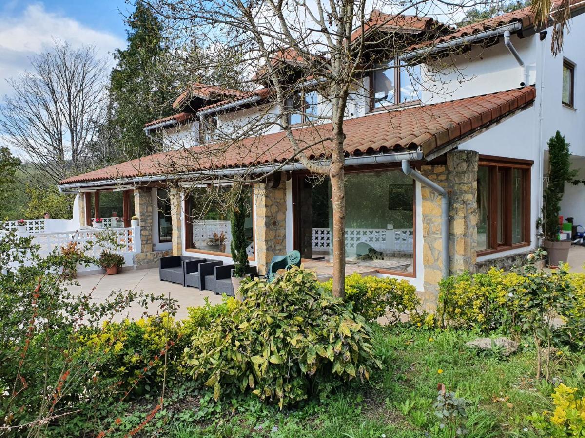 Dreams And Friends On The Coast Of Bilbao. Villa Getxo