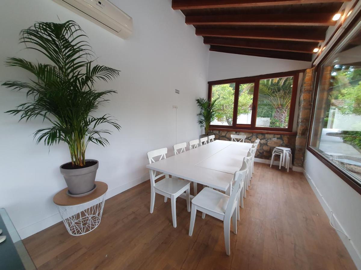 Villa Dreams And Friends On The Coast Of Bilbao. *